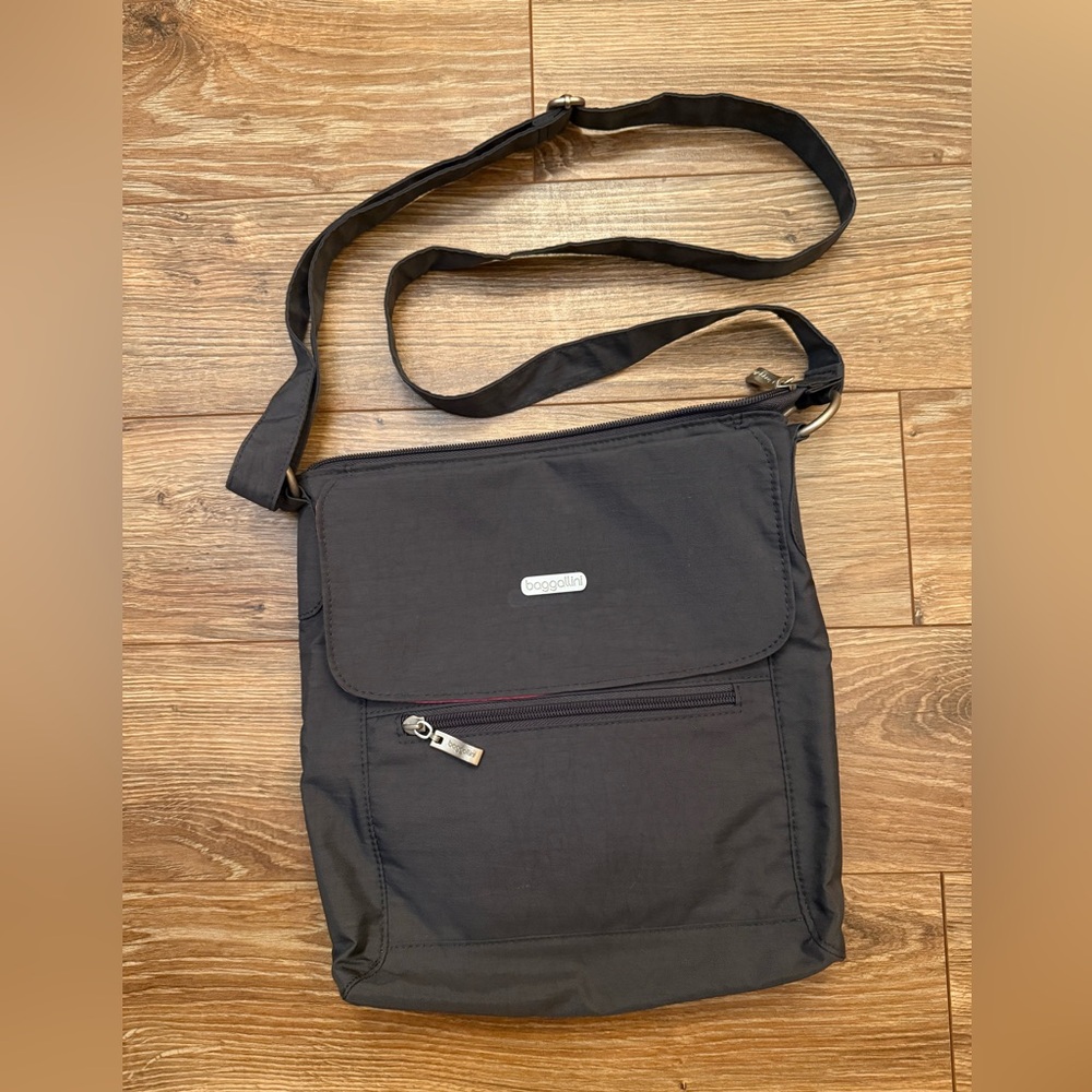 EUC Baggallini Crossbody Bag Purse Charcoal Gray Pink